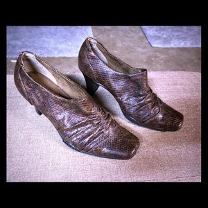 Leather casual heels